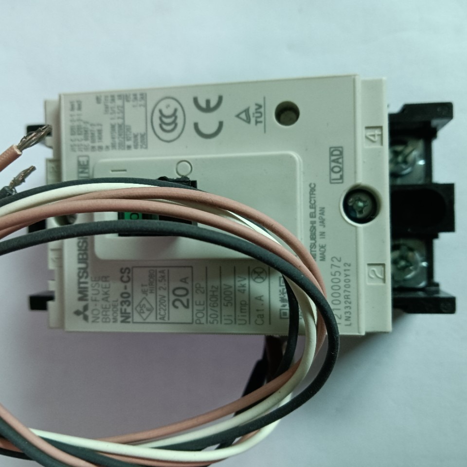全新原装三菱塑壳断路器NF30-CS 2P 20A带触点AX-1LS