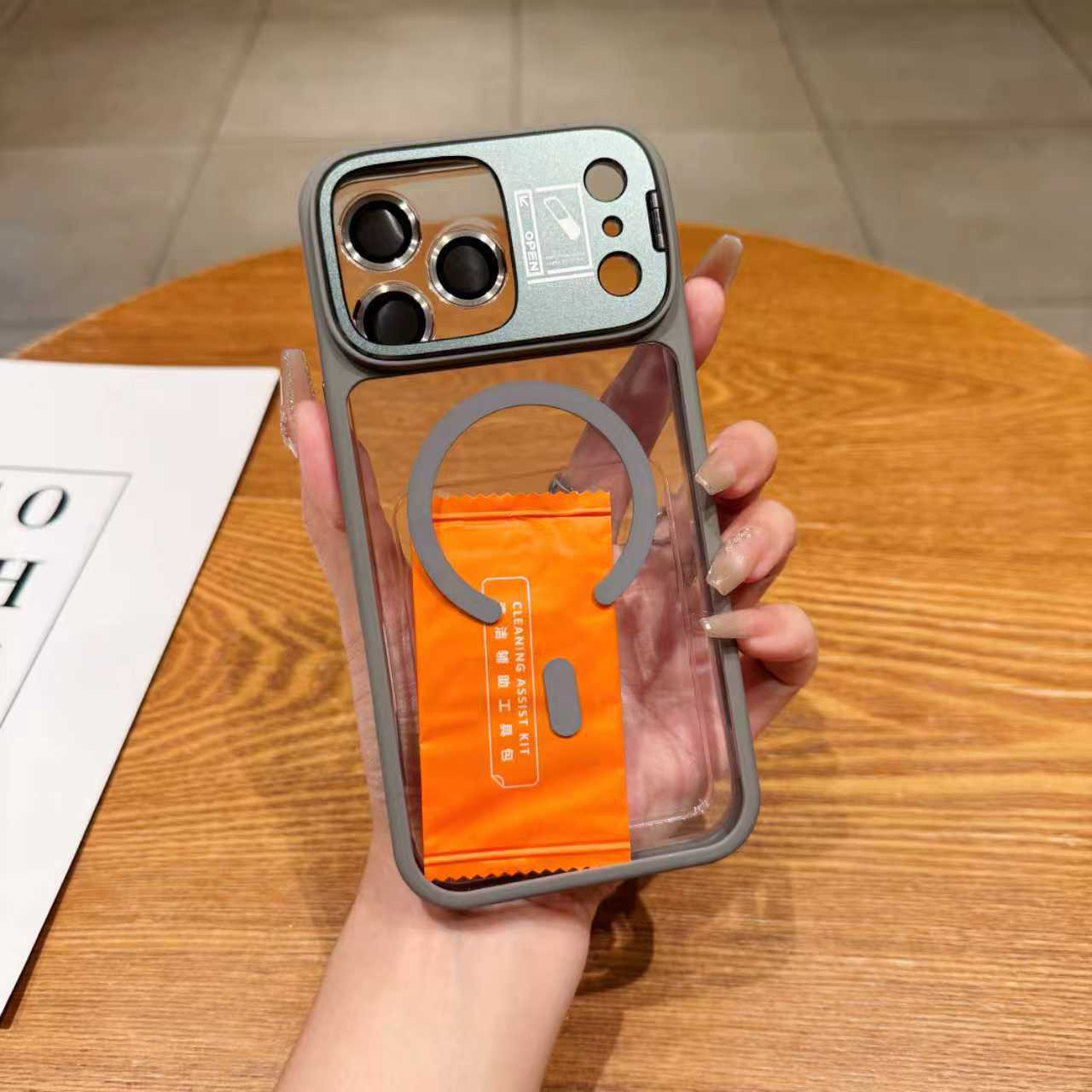 Aplicable a Apple 17 ProMax caso de teléfono móvil D2 soporte multidimensional caso de absorción creativo personalidad nuevo iPhone resistente a caídas
