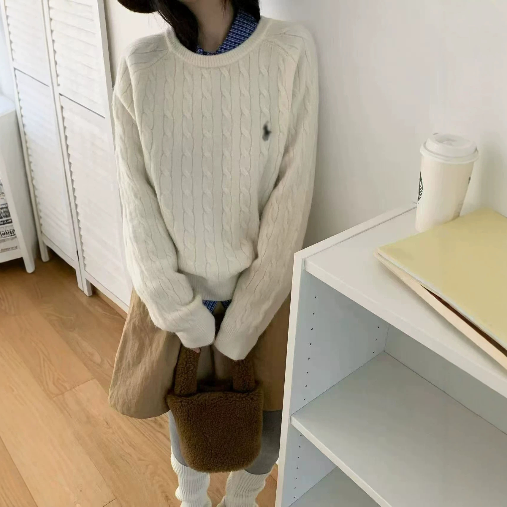 가을 겨울 와이드 라운드 오버넥 스웨터녀 나른한 바람 꽈배기 조랑말 니트 상의녀 편안하고 캐주얼한 바람
