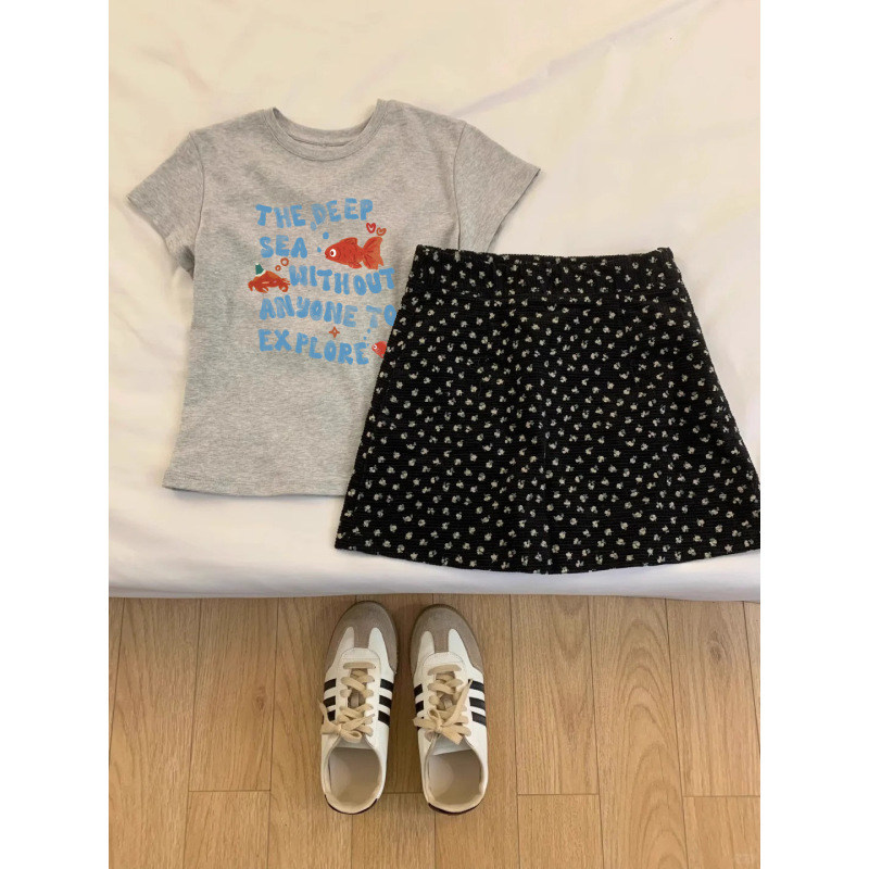女性のための右肩ピュアコットン Tシャツ 2025 夏ルーズパーソナライズプリント半袖ラウンドネックニッチ韓国スタイルベーシックトップ|undefined