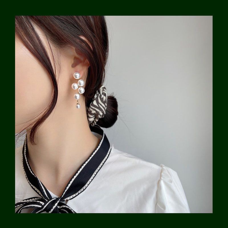 Pearl Tassel Earrings Retro New Fashion Earrings Earrings display picture 4