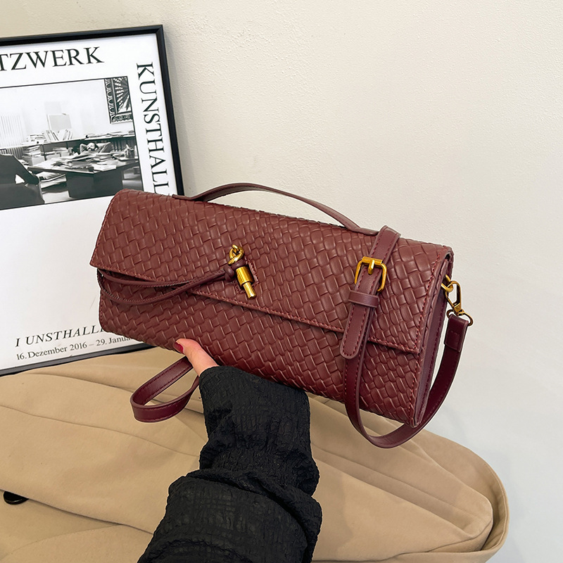2025 New Cross-Border Woven Baguette Bag Vintage Textured Handbag Simple Soft Leather Shoulder And Crossbody Bag For Women - Thumbnail 8