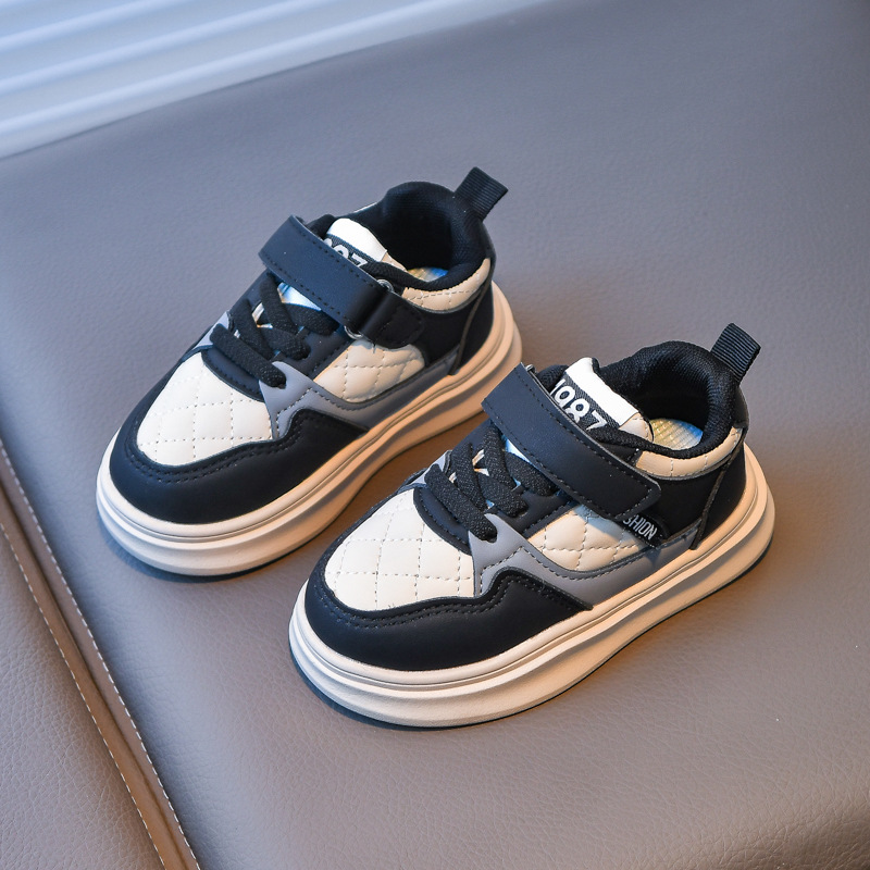 Zapatos de skate para niños de otoño 2025 zapatos deportivos impermeables versátiles zapatos casuales para niños y niñas zapatos para correr zapatos para niños al por mayor