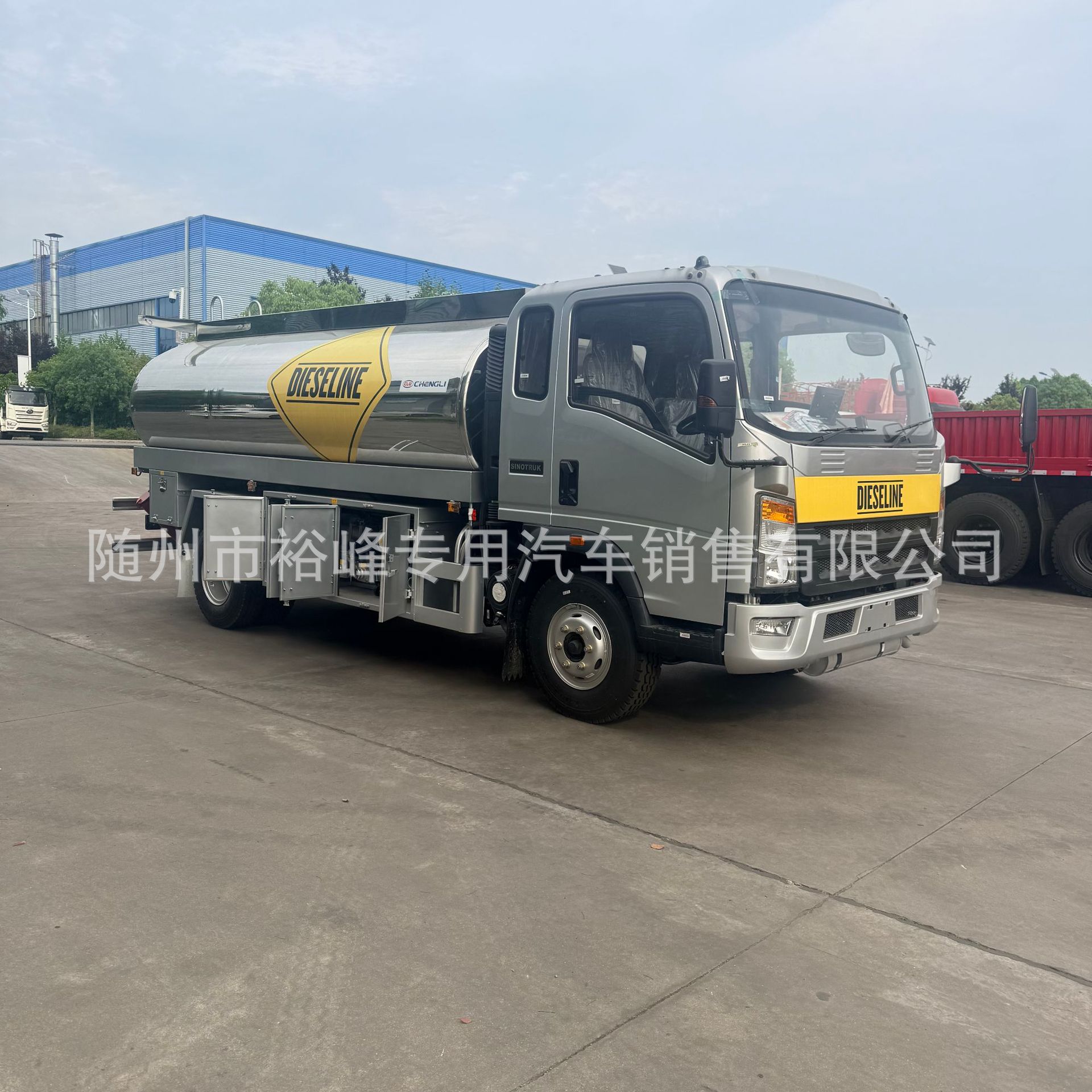 出口委内瑞拉的10立方不锈钢罐体油罐车  经典右舵方向盘