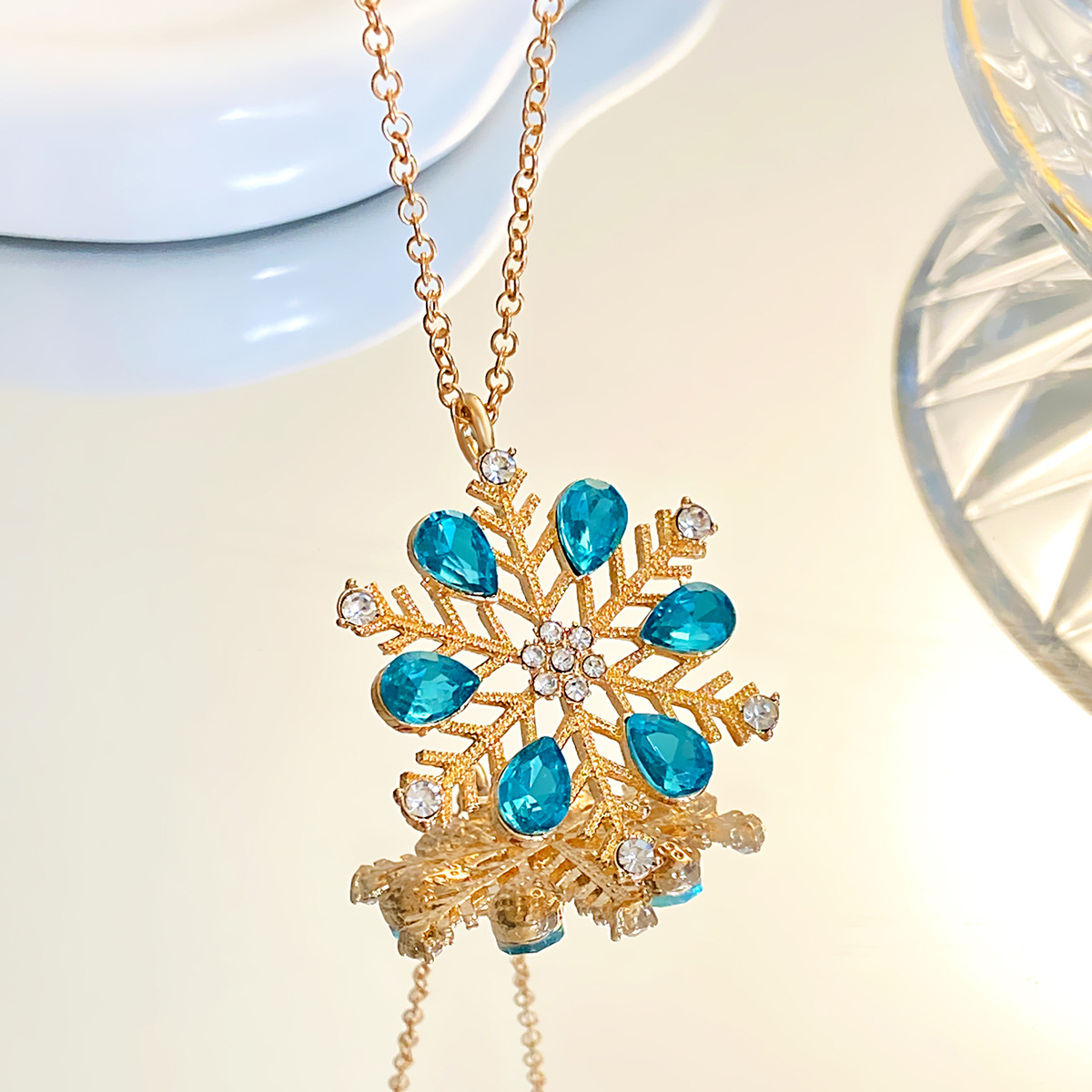 New Zircon Necklace with Ins Style Creative Design Blue Small Snowflake Collar Chain_voghion.com