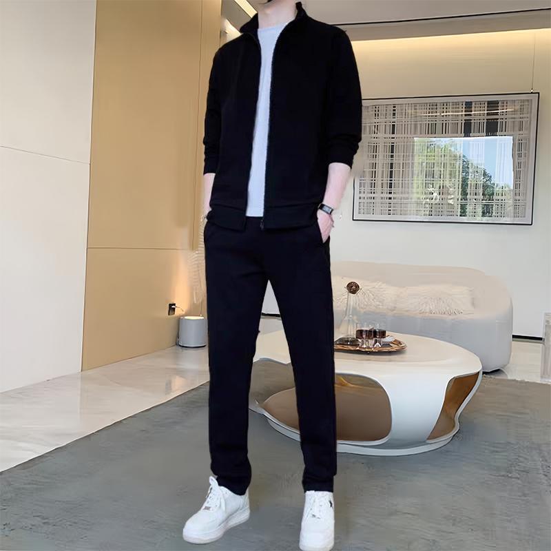 Autumn sports suit for leisure