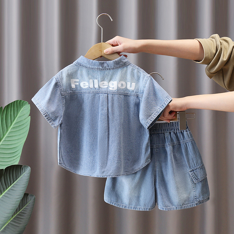 7215 Traje de verano para niños Camisa de mezclilla de color claro de manga corta Traje de dos piezas Hermoso traje para niños Ropa delgada de verano