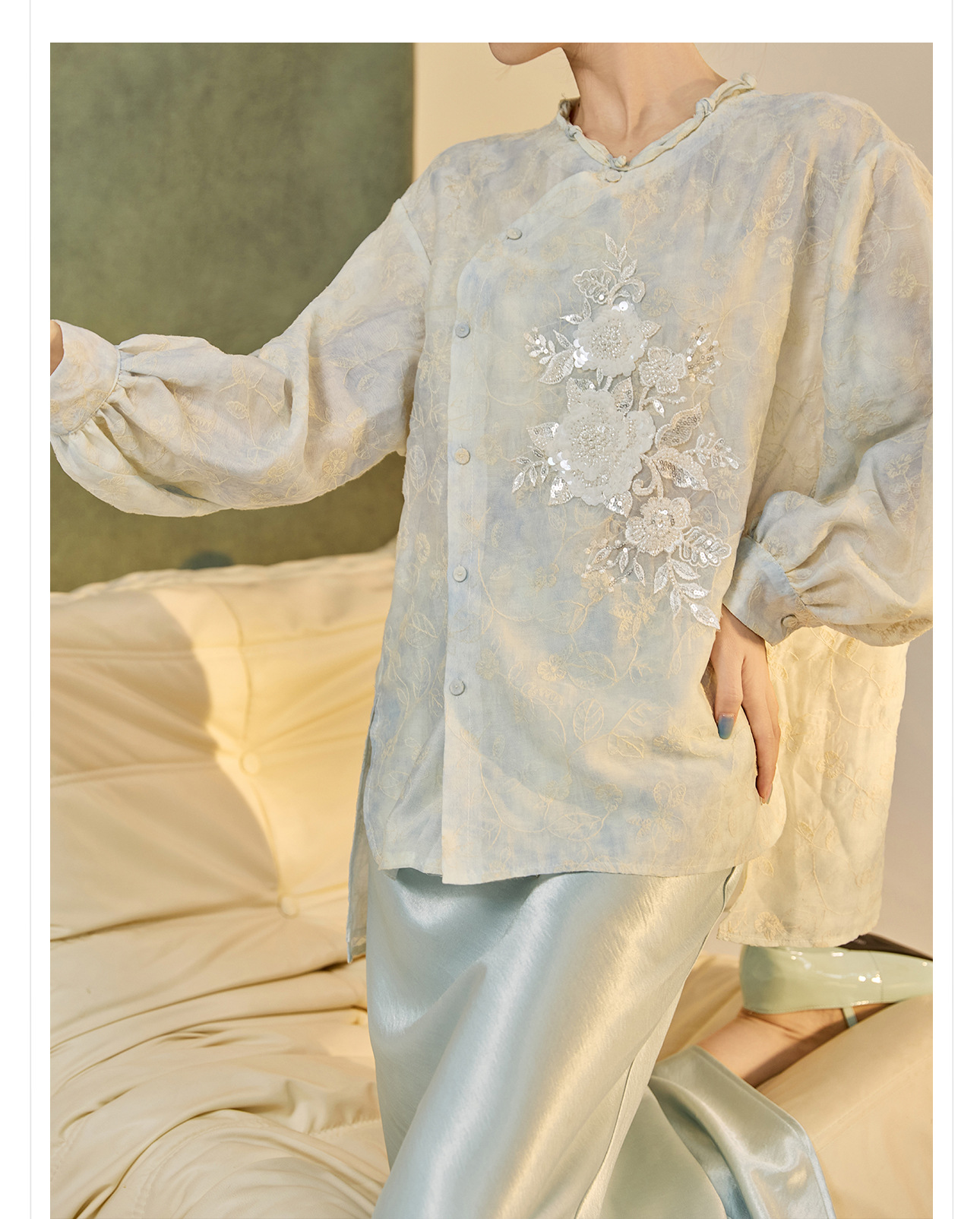 Áo sơ mi thêu phong cách retro đầu thu 2026, cổ chéo nghệ thuật, phong cách Tân Trung Hoa — màu xanh nhạt chi tiết 10