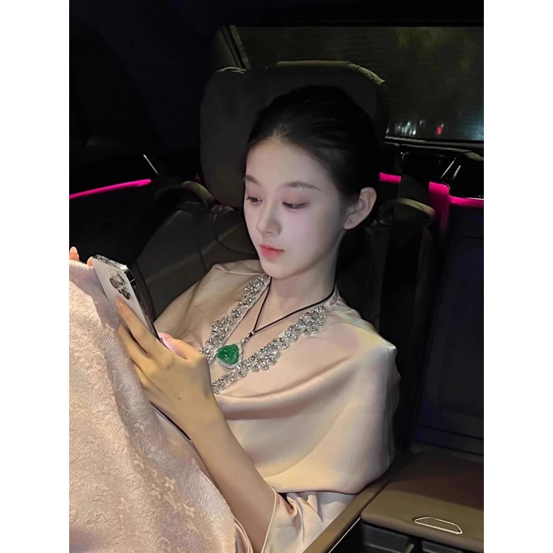 高级感水钻深V领气质名媛纯色连衣裙25新款贵气优雅时髦法式裙|undefined