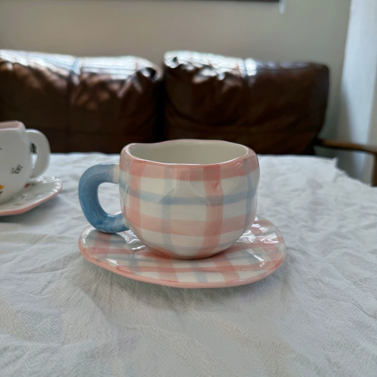 Ceramic coffee cup set INS Japanese retro, hand-painted irregular saucer, vintage style