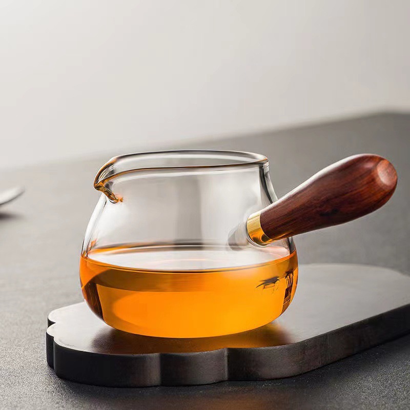 Wooden handle glass fair cup side handle wooden handle tea dividing cup tea pouring tool thick large tea sea heat resistant household tea set