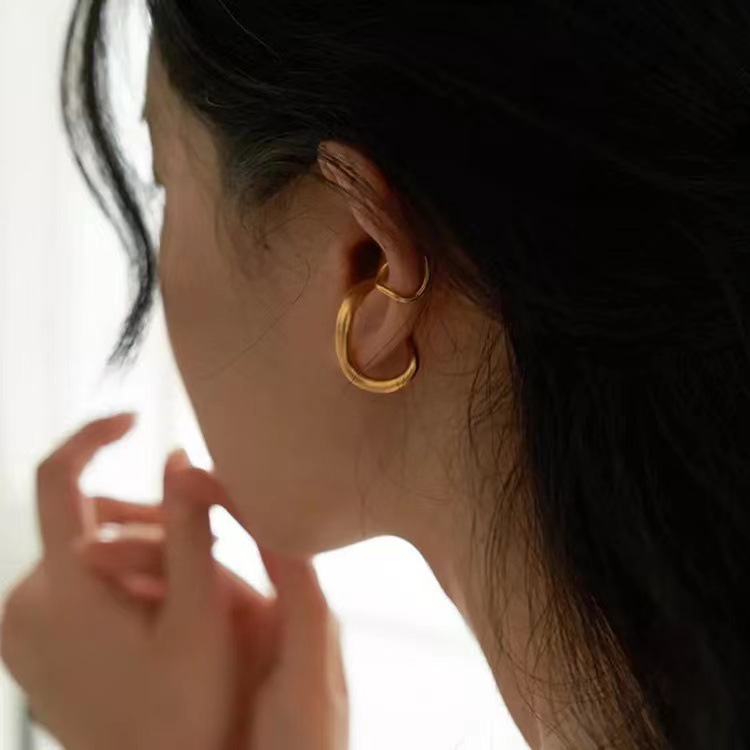 Corea del Sur nicho diseño temperamento simple clip de hueso de oreja pendientes Estilo frío geométrico clip de oreja de metal sin orejas de mujer