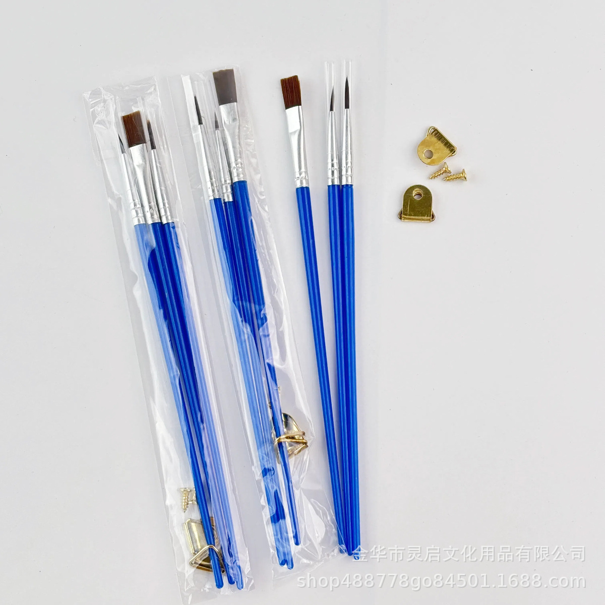 Juego de tres pinceles con gancho