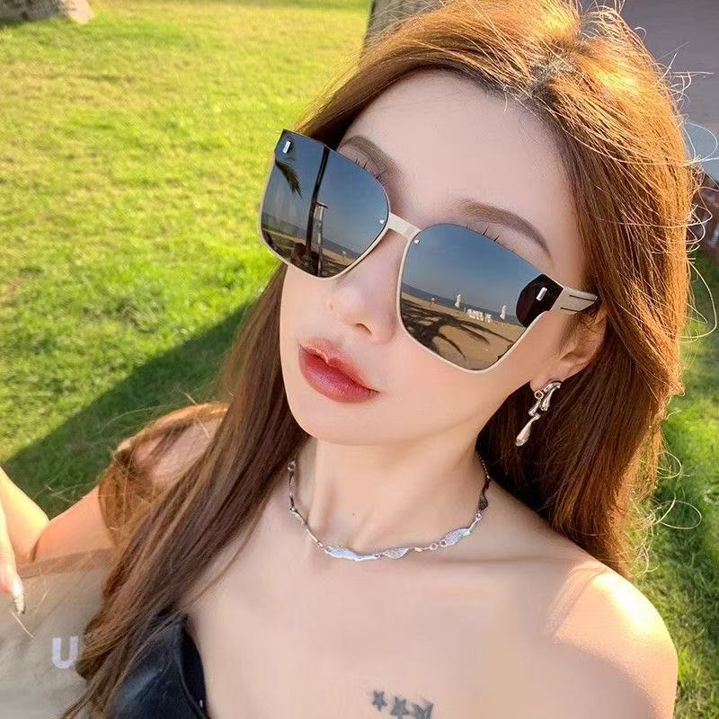 Large Frame Sunglasses for Men and Women, High-Quality, Fashionable, Sun Protection, New Trendy Models from Tiktok Live Broadcasts Large Frame Sunglasses for Men and Women, High-Quality, Fashionable, Sun Protection, New Trendy Models from Tiktok Live Broadcasts