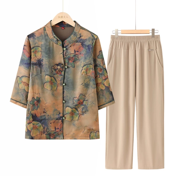 Green trousers, loose straight fit