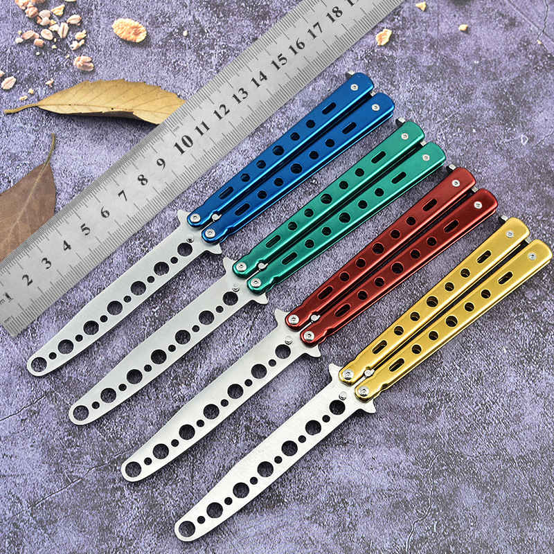 Factory wholesale unsharpened butterfly practice knife CS:GO flick knife gaming knife butterfly comb toy knife foldable small knife
