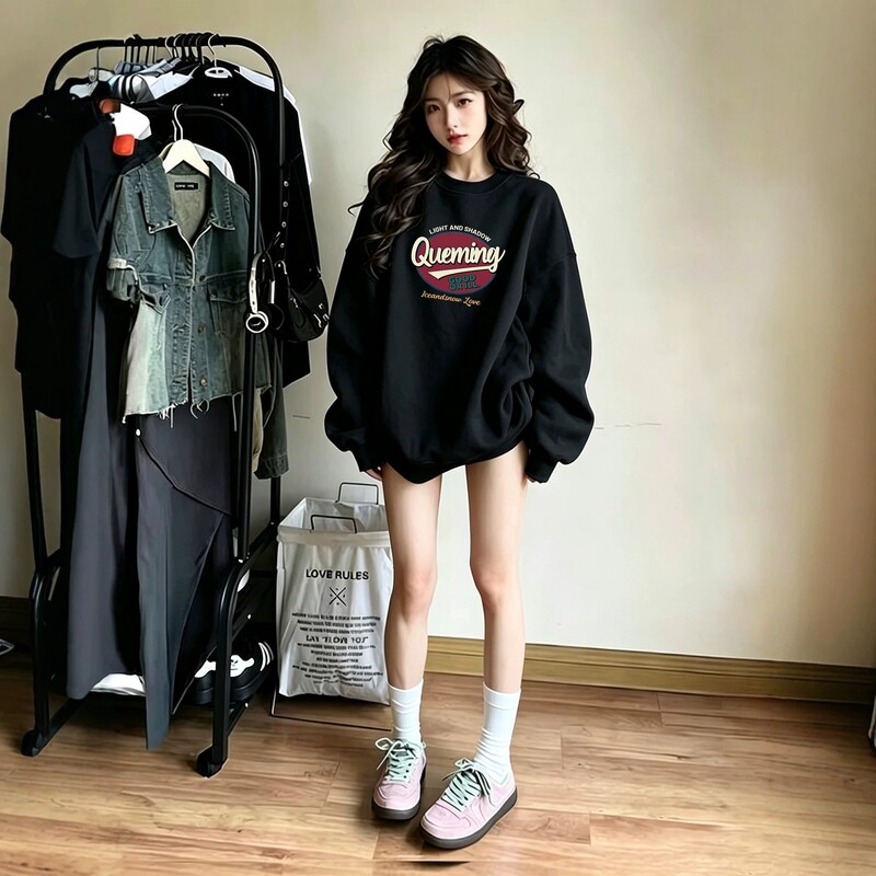 Round-neck black fleece-lined thickened sweatshirt for women, 2026 new autumn American-style trendy brand top, loose and slimming jacket Round-neck black fleece-lined thickened sweatshirt for women, 2026 new autumn American-style trendy brand top, loose and slimming jacket