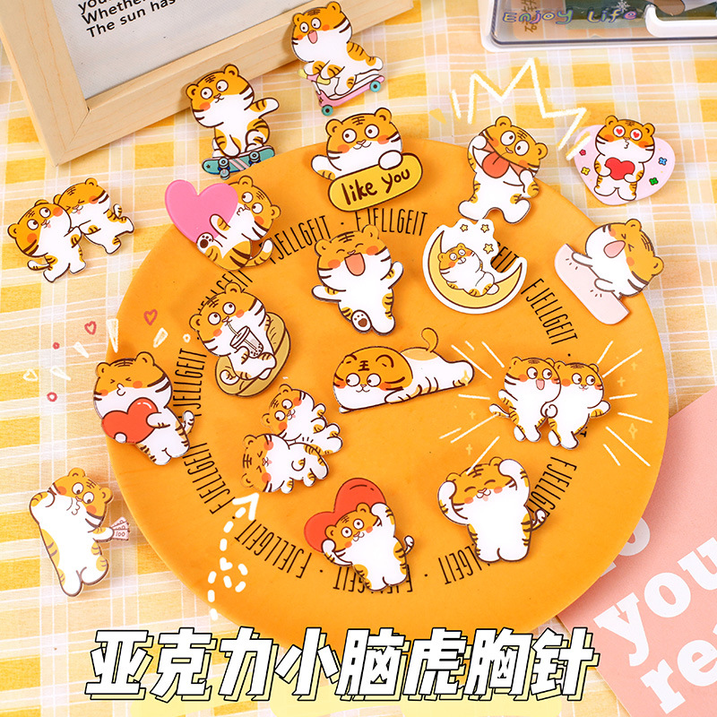 可愛小老虎潮流亞克力胸針學生卡通時尚徽章個性包包裝飾日系別針