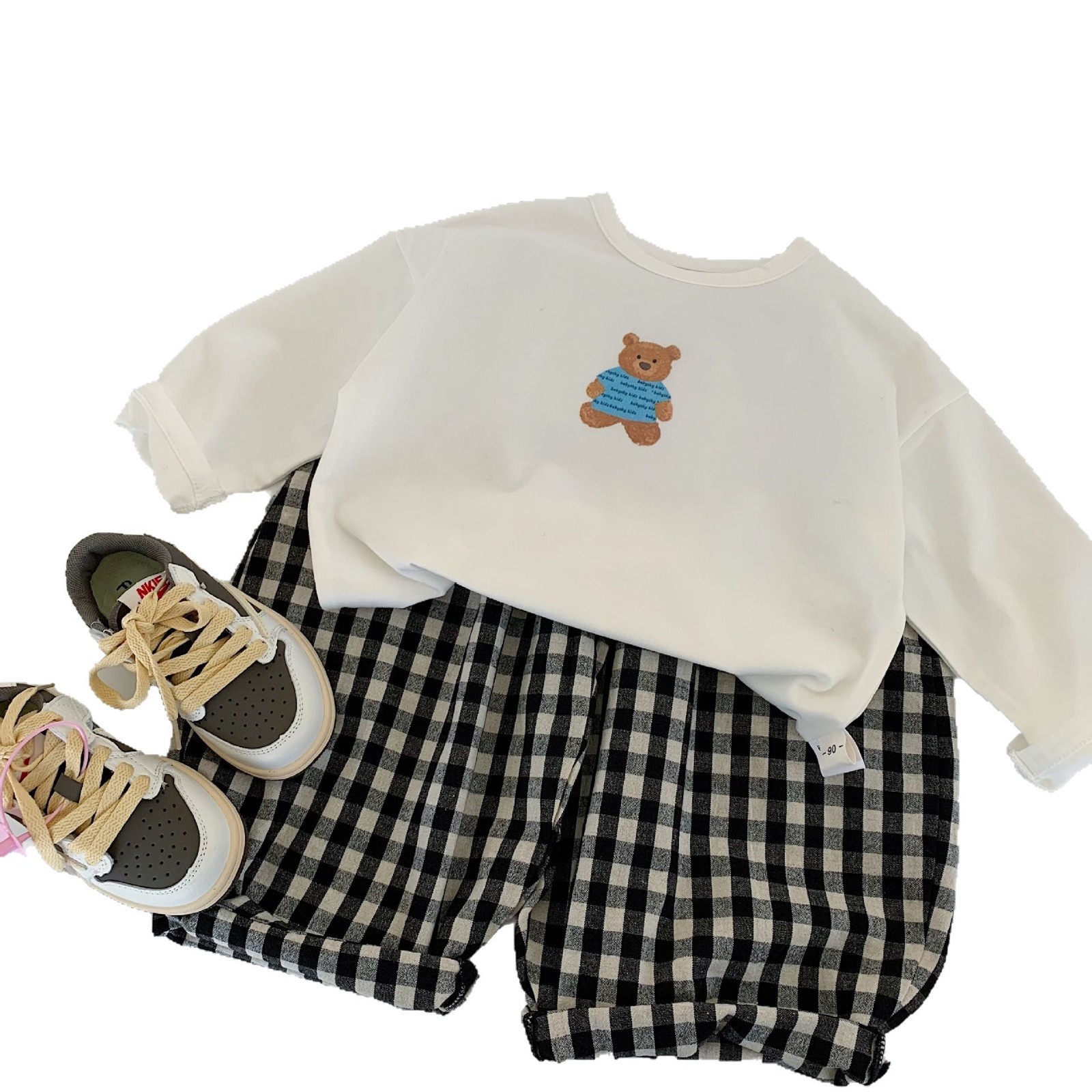 Camiseta infantil de Mai Bao 2025 otoño simple lindos osos de cuello redondo fondo suéter de manga larga t