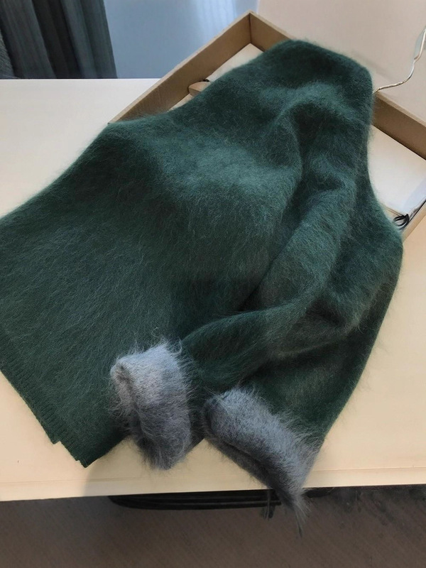 Dark Pine Green! Cool and Classy, the Feeling Is Amazing ~ Cashmere Wool Brushed Two-Color Knitted Sweater G103025