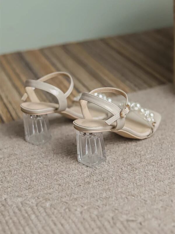 Korean Style Casual Niche Design Sandals 2024 New French Style Elegant Clear Crystal Thick Heel High-heeled Shoes