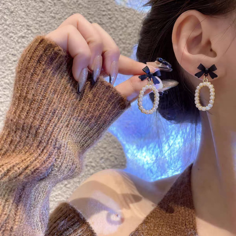 Retro elegant design fashionable universal earrings with bow pearl