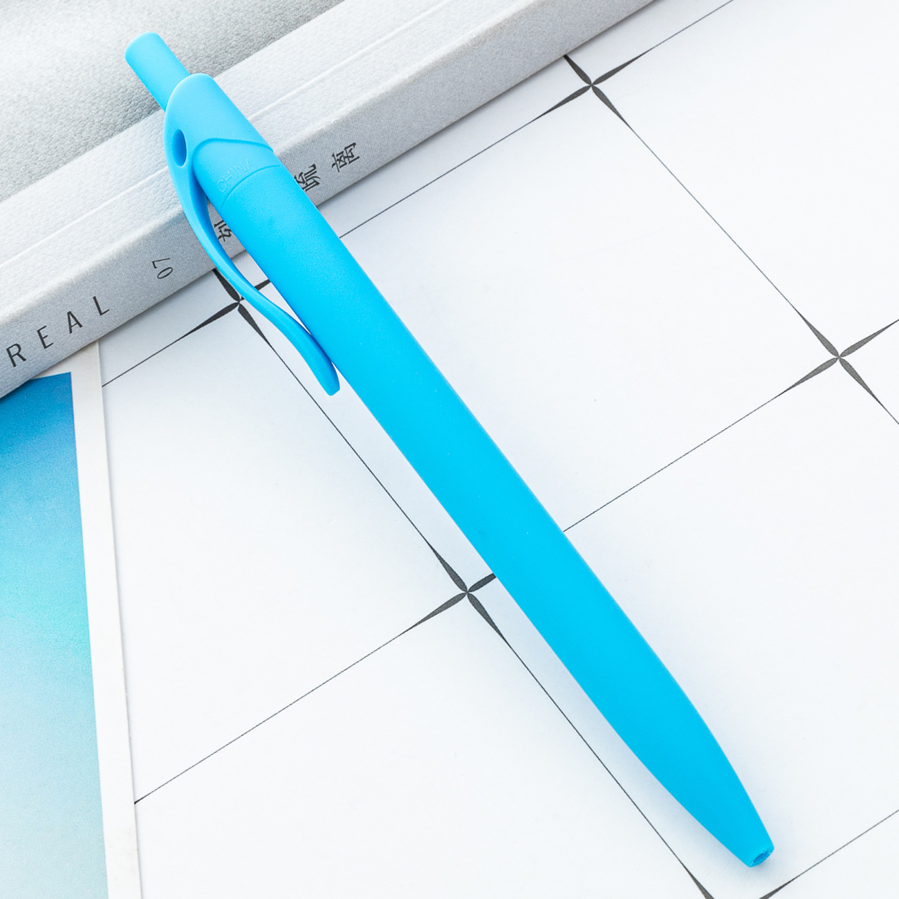 Bolígrafo de plástico multicolor se puede imprimir logotipo de escritorio de oficina bolígrafo de hotel promocional publicidad bolígrafo de regalo