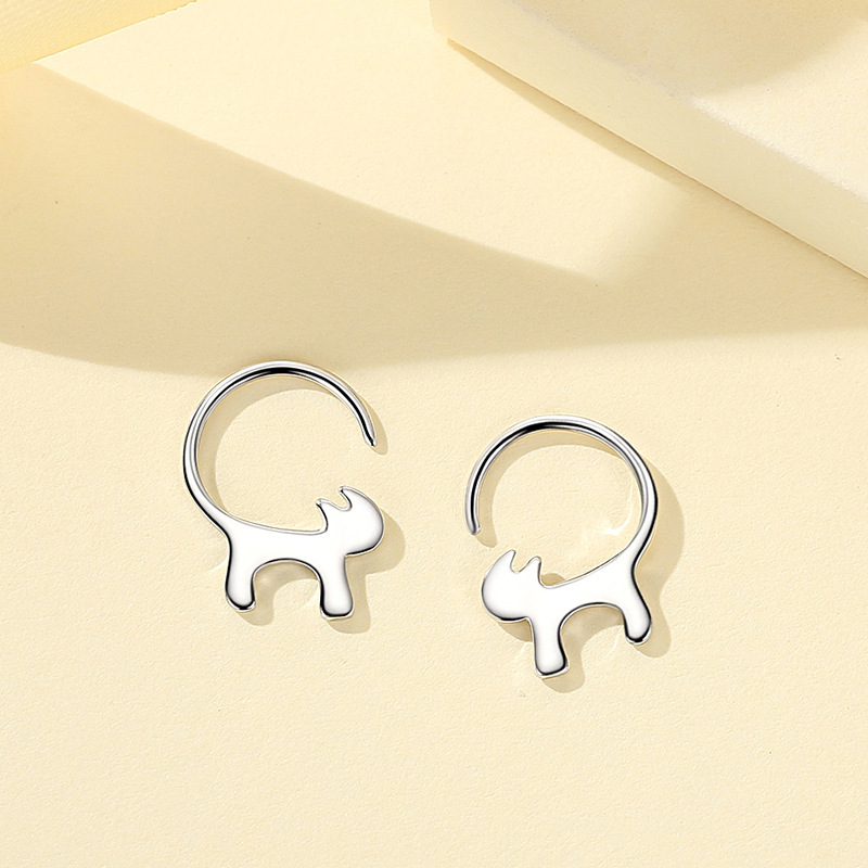 Gatito creativo s925 pendientes de plata esterlina europeo y americano transfronterizo lindo todo fósforo estudiante Cuidado del oído pendientes simples al por mayor
