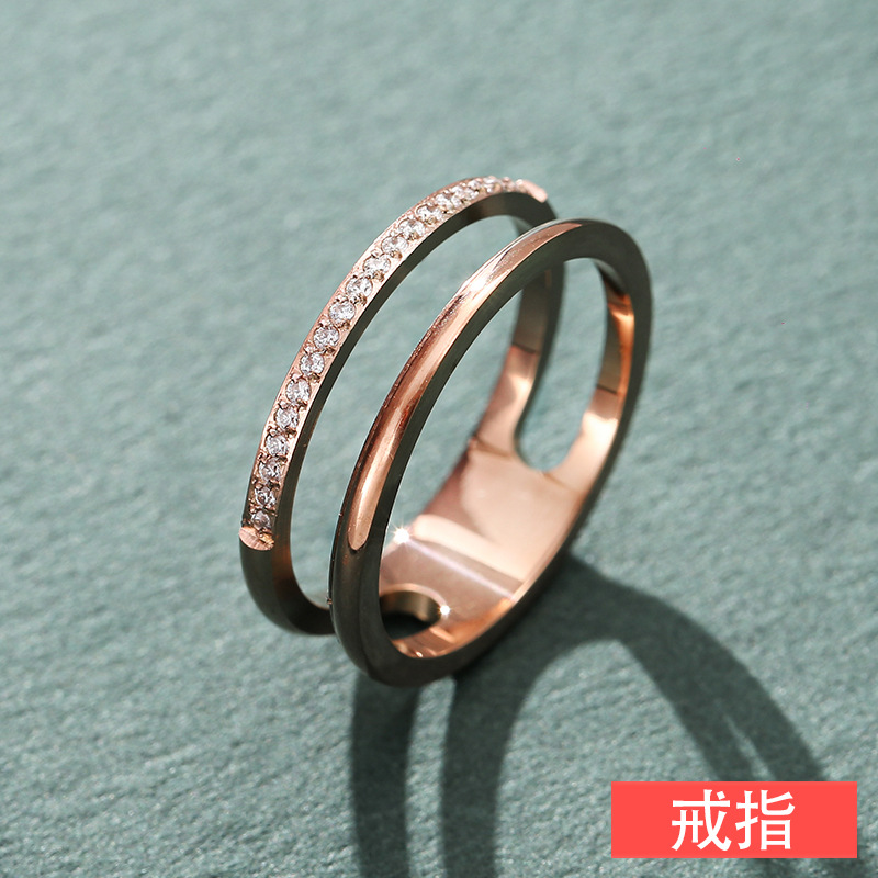 Doble capa de doble fila de diamante de acero de titanio 18K oro rosa de color oro No se desvanece estrella red anillo rojo moda femenina