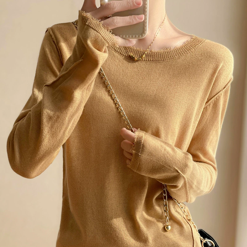 Demi-season white woolen knitted thin sweater