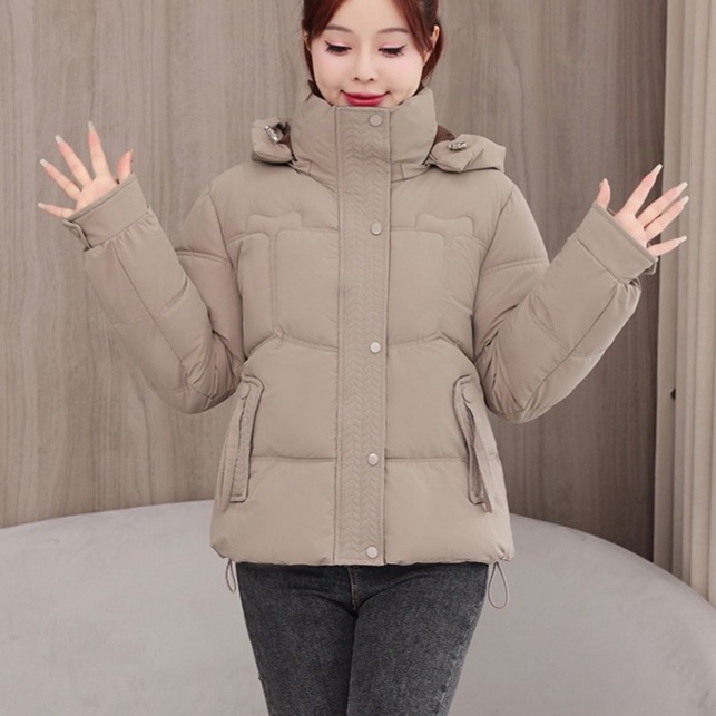 2025 ropa de algodón pan chaqueta de hombre pequeño abrigo de pluma de algodón para mujeres abrigo grueso corto delgado nuevo invierno en stock image 1