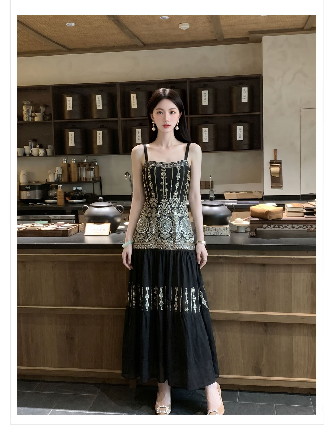 Đầm maxi nữ thắt eo phong cách tân cổ điển đính kết cườm thêu hoa — màu đen chi tiết 11