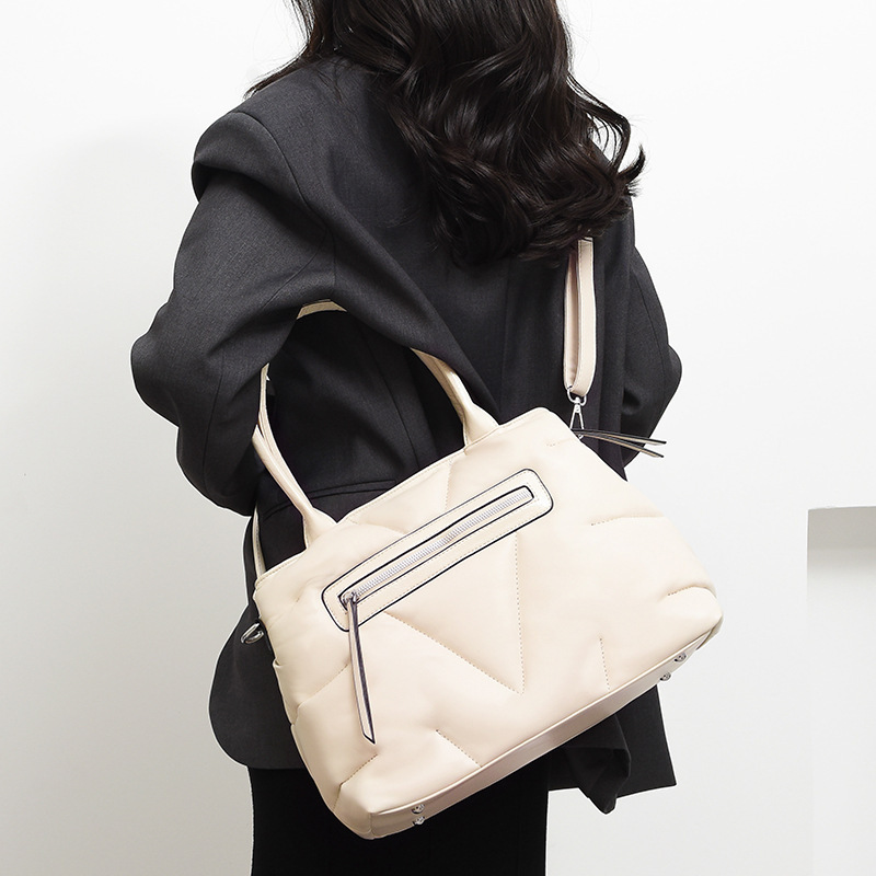 Amazon's New Women's Handbag, Lightweight Puffy Handbag with Compartments, Quilted Shoulder Bag with Zipper