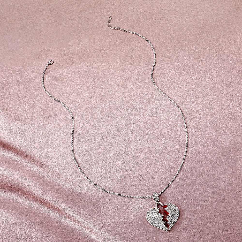Retro Diamond Broken Heart Pendant Clavicle Chain Necklace Wholesale Jewelry Nihaojewelry display picture 5