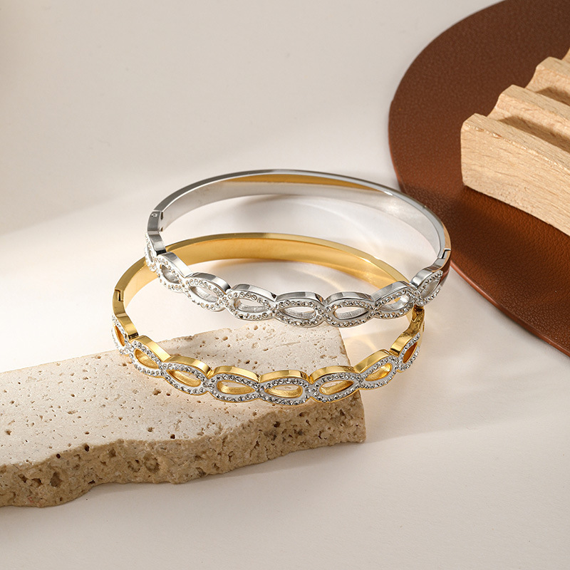 Diamond Encrusted Bracelet Stainless Steel Luxury Bangle For Women_voghion.com