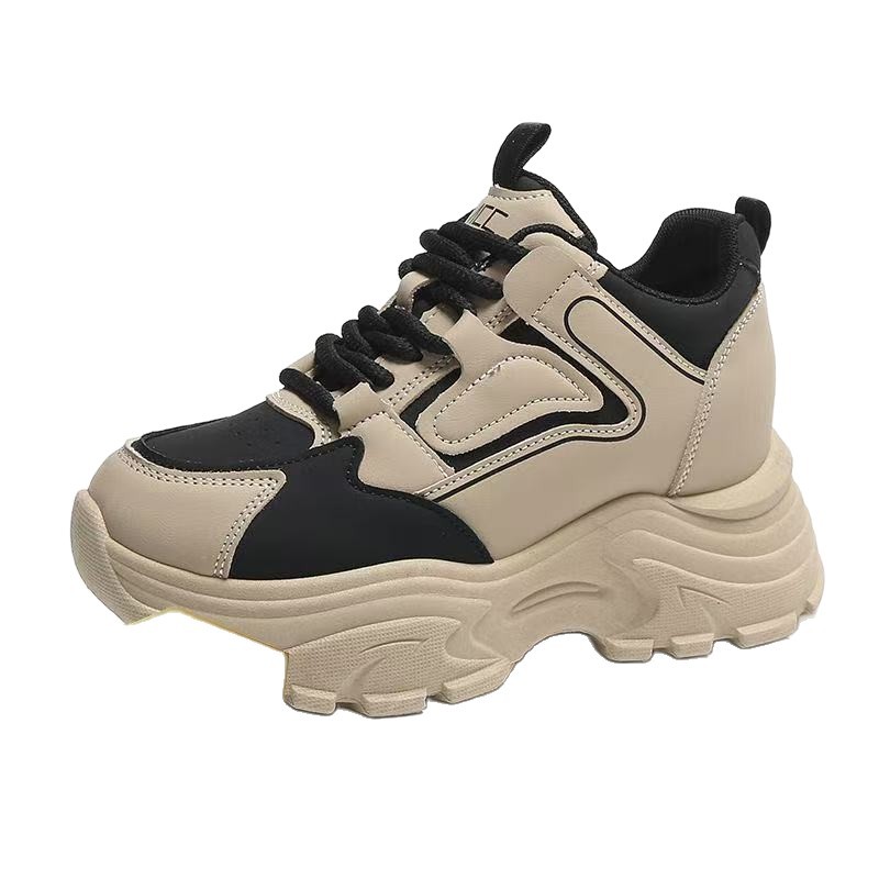 Zapatos de papá para mujeres 2026 nuevo estilo de primavera y otoño mostrando pies pequeños de fondo grueso elevados en línea calles fritas callejeras elevadas zapatillas deportivas casuales
