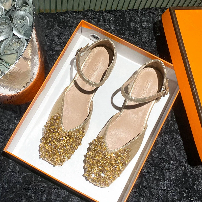 Толстые каблуки на среднем каблуке французские стразы полые сандалии женские одиночные туфли 2025 новый фея ветер плюс размер женские туфли 41-43