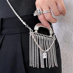 欧米のレジャー文芸金属のフリンジチェーンは斜めにチェーンを掛けてネットの赤い本の潮流の長いネックレスを包んで飾ります。