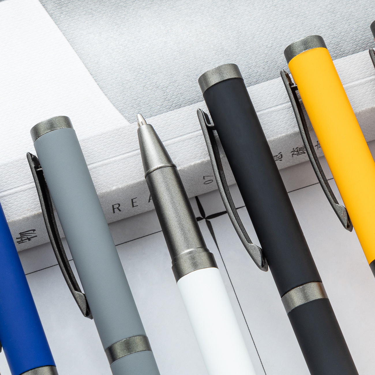 Bolígrafo de bolas de metal multicolor puede imprimir logotipo rotativo bolígrafo de hotel publicidad publicitaria bolígrafo de regalo al por mayor