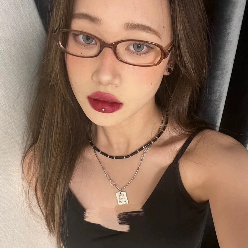 New Style Plain Spice Girl Y2K Small Frame Retro Oval Gradient Glasses Frame Red Flat Mirror Concave Style Women's Posing