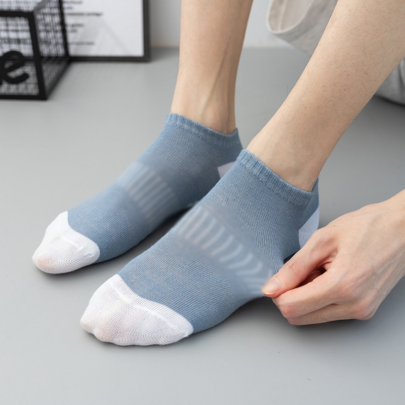 Calcetines invisibles para hombre estilo primavera y otoño con letras en bloques de color, calcetines cortos casuales invisibles de corte bajo para hombre, suministro al por mayor a precios bajos.