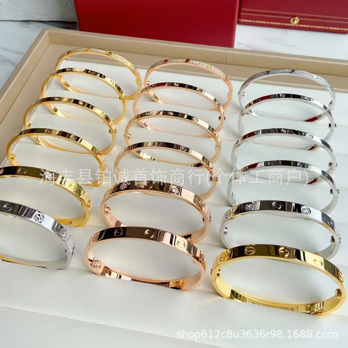 V-Gold hochwertige klassische LOVE-Armband CNC-Feinbearbeitung schmales/mittleres/breites Modell mit Diamantbesatz Paararmband dicke Galvanisierung extra langlebig