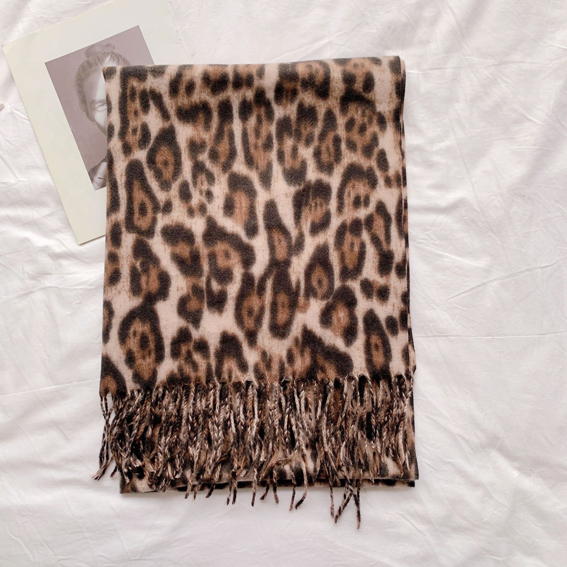 Pañuelo de leopardo para mujeres otoño y invierno engrosado imitación de cachemire buñuelo de bordas bufandas coreanas universales calientes estudiantes buñuelo al por mayor image 8
