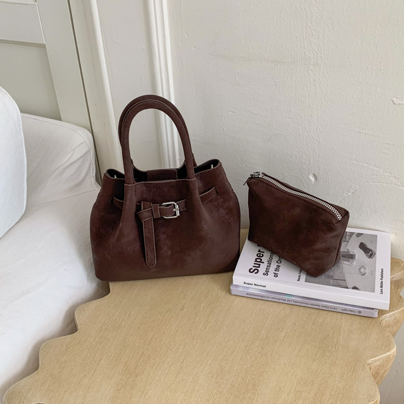 Diseño de nicho simple bolso de cubo portátil para mujeres 2026 nuevo estilo coreano de textura de alta calidad casual versátil bolso de tramo inclinado