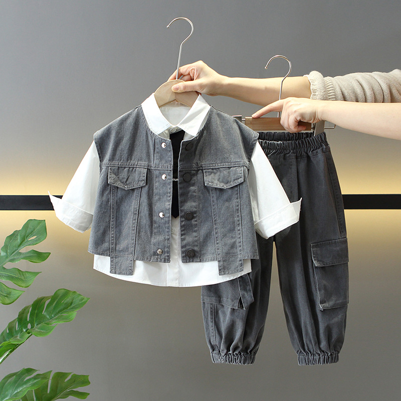 7683 traje de primavera para niños 2025 nuevo traje de mezclilla de moda occidental para niños de tres piezas ropa de primavera y otoño para bebés