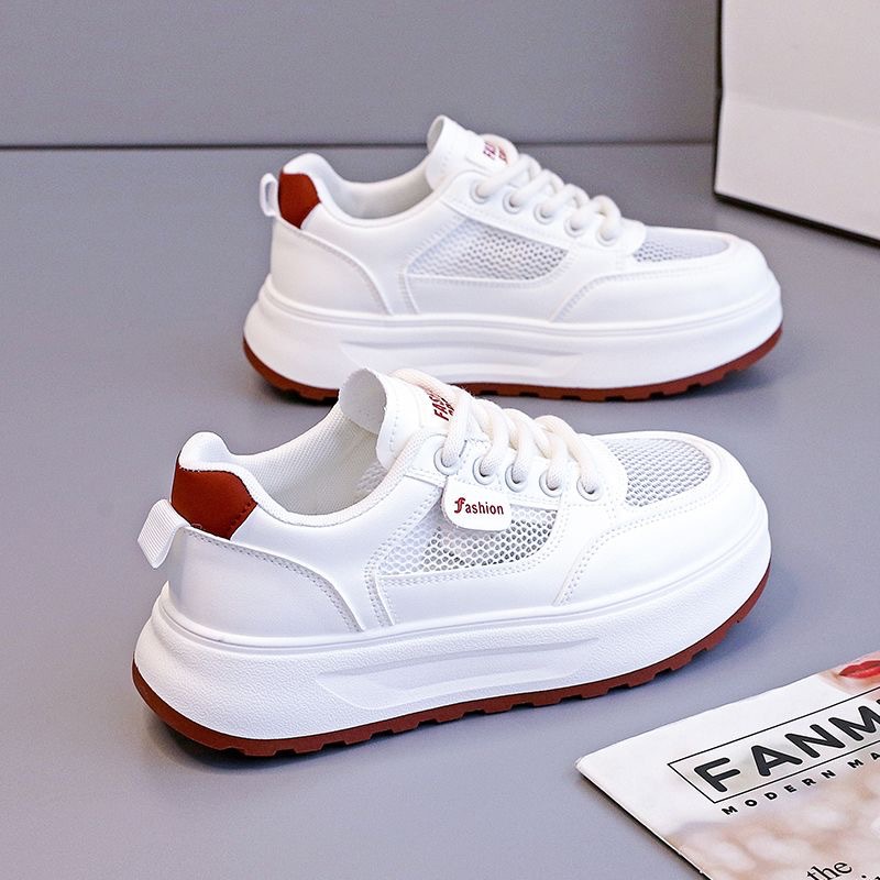 2026 nuevos zapatos de verano transpirables de malla coreana de zapatos blancos de suela gruesa zapatos de skate casuales de malla para mujeres