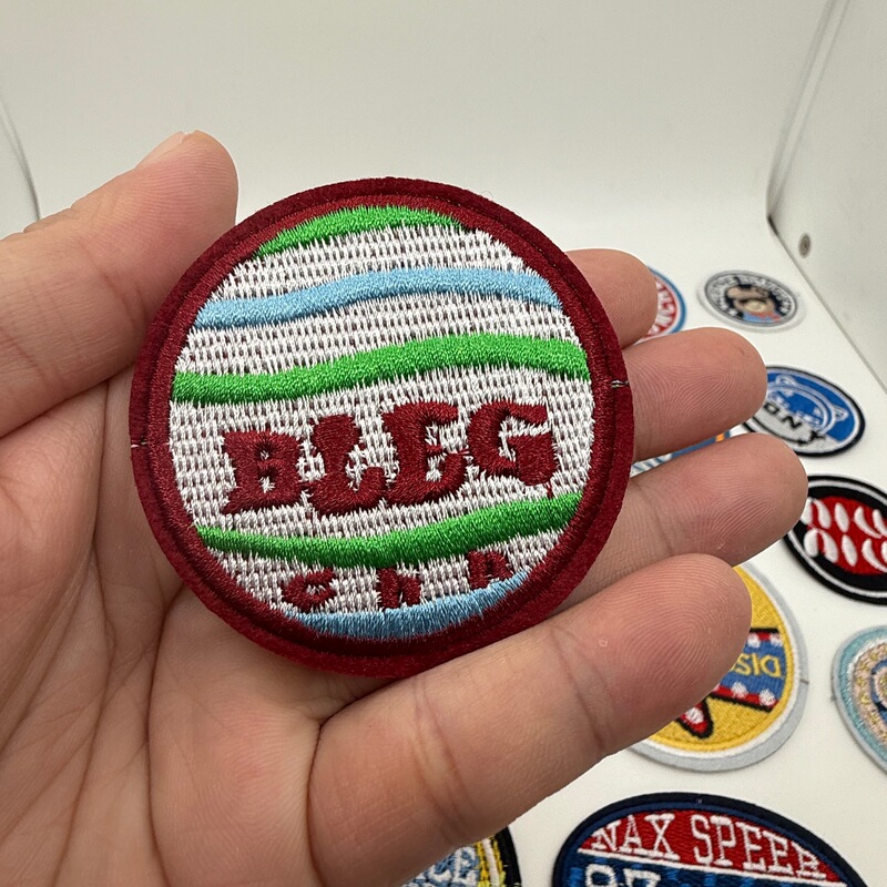 漫画英語アルファベットラウンド布ステッカー刺繍パッチステッカー衣類アクセサリー商標ロゴパッチボックス装飾ステッカー|undefined