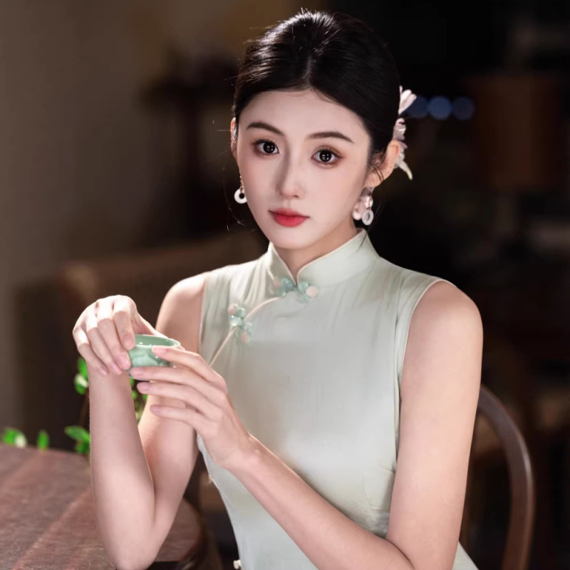Light Green Qipao, Fresh and Gentle, Stunningly Beautiful, New Chinese-Style Engagement Dress, 2026 New Model, High-End Satin Jacquard with an Elegant Vibe Light Green Qipao, Fresh and Gentle, Stunningly Beautiful, New Chinese-Style Engagement Dress, 2026 New Model, High-End Satin Jacquard with an Elegant Vibe