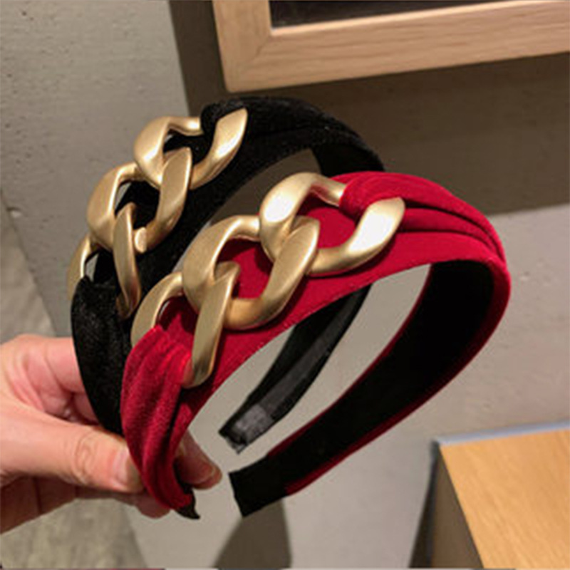 New Velvet Headband Female Retro Temperament Headwear Golden Chain Headband Wholesale display picture 1