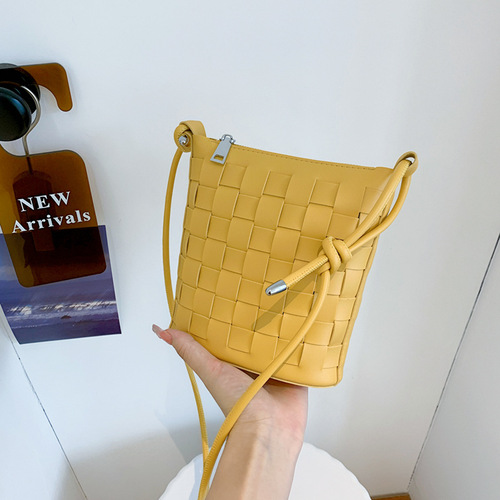 Cross-border handwoven bags for women  new trendy shoulder bag Korean version fashionable solid color simple crossbody mobile phone bag